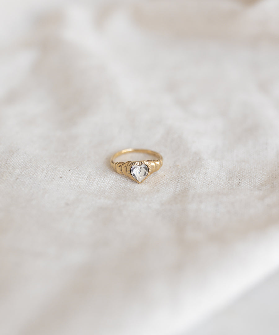 A WALD Berlin "Be My Lover Ring Mini" with a diamond in the center.