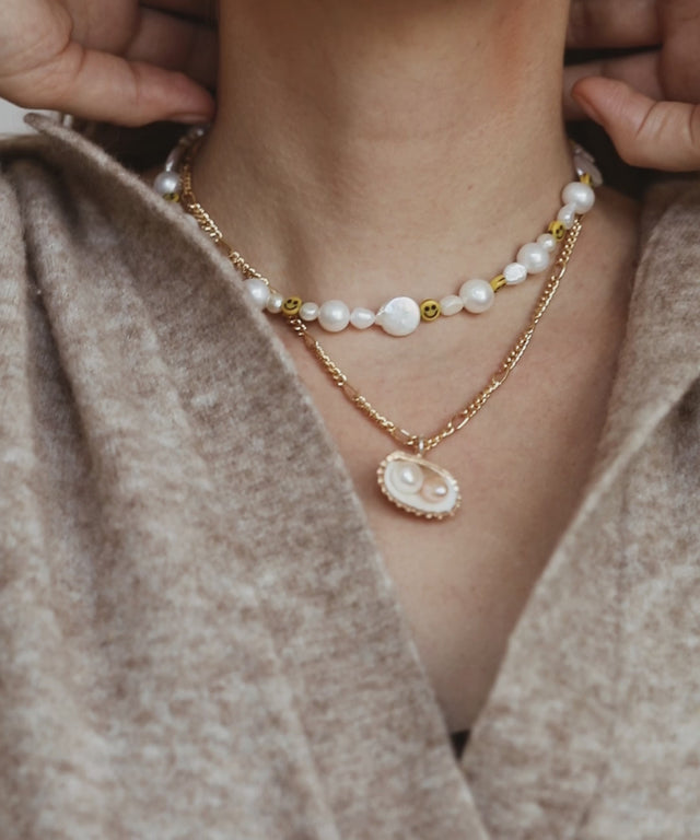 Drop It Like It’s Hot Shell Necklace