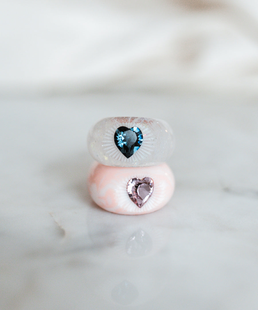 The WALD Berlin SAMPLE Zeena x WALD Blue Heart Ring features a sparkling blue heart-shaped gemstone set in resin—a romantic, eye-catching piece perfect for self-love or gifting.